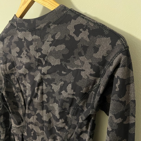 Lululemon Close to Crossing Long Sleeve Rulu Heritage Camo - Black - Size 4 - Picture 12 of 12
